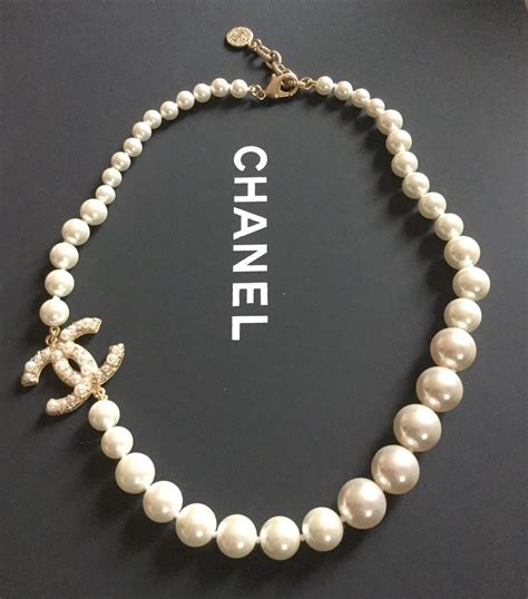 pearl necklace chanel